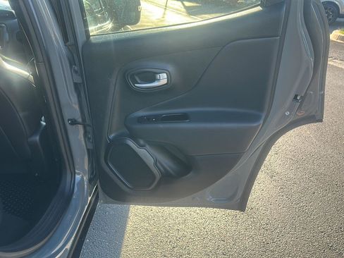 Used 2022 Jeep Renegade Limited AWD/4WD image 14