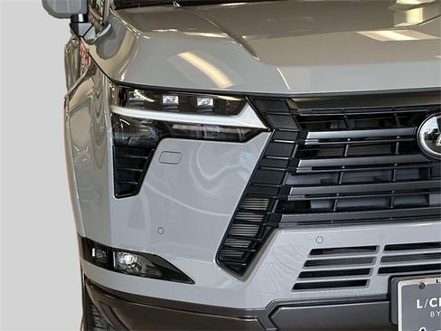 Used 2024 Lexus GX 550 image 9