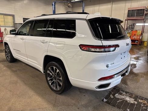 Used 2022 Jeep Grand Cherokee L Overland w/ Luxury Tech Group IV AWD/4WD image 4
