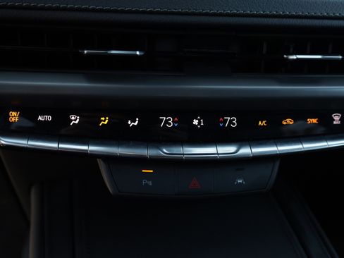 Used 2024 Cadillac XT4 Premium Luxury image 10