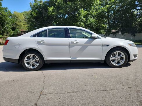 Used 2015 Ford Taurus SEL FWD image 11