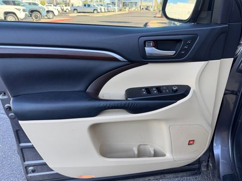 Used 2015 Toyota Highlander Limited image 13