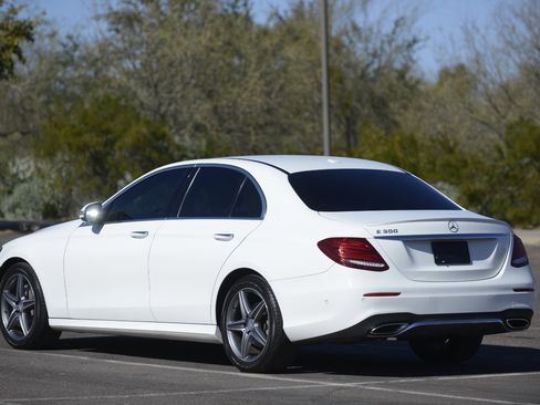 Used 2017 Mercedes-Benz E 300 image 4