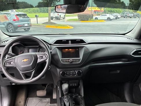 Used 2023 Chevrolet TrailBlazer LT FWD image 12