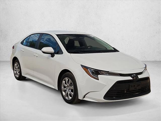 Used 2025 Toyota Corolla LE FWD image 3