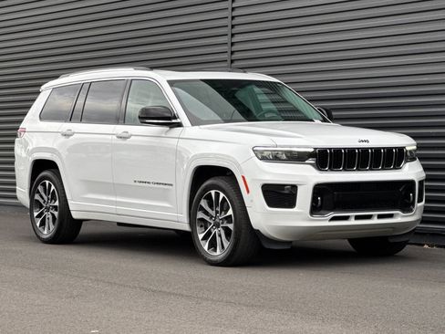 Used 2021 Jeep Grand Cherokee L Overland w/ Luxury Tech Group IV AWD/4WD image 11