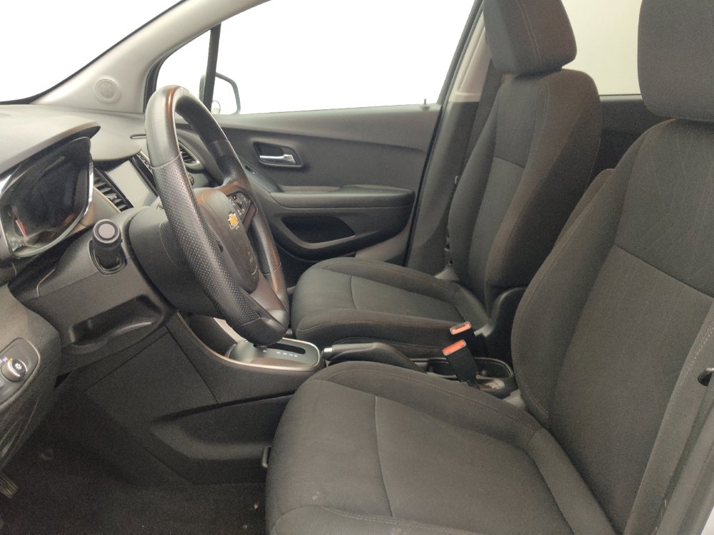 Used 2020 Chevrolet Trax LT FWD image 17