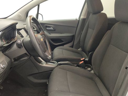 Used 2020 Chevrolet Trax LT FWD image 17