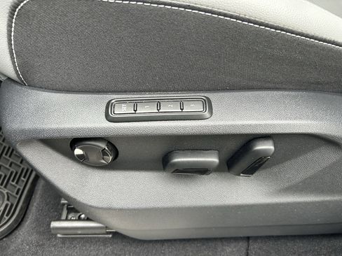 Certified 2025 Volkswagen Atlas Cross Sport SEL R-Line image 22