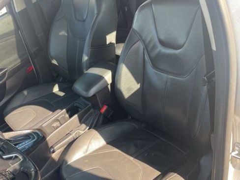 Used 2015 Ford Focus Titanium FWD image 12