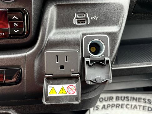 Used 2024 RAM ProMaster 2500 w/ Quick Order Package 22G SLT image 26