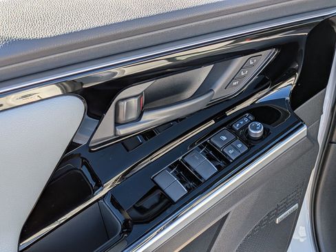 Used 2025 Subaru Solterra Limited w/ Limited Convenience Package image 9