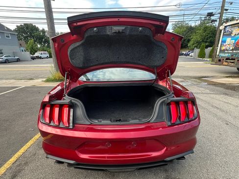Used 2018 Ford Mustang Coupe RWD image 9