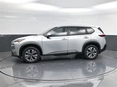 Used 2022 Nissan Rogue SV FWD image 4