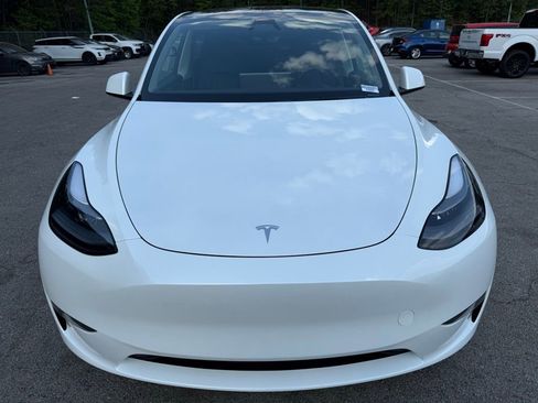 Used 2024 Tesla Model Y Long Range AWD/4WD image 2