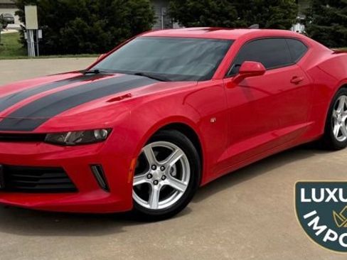 Used 2017 Chevrolet Camaro LT RWD image 1
