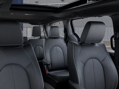 New 2026 Chrysler Pacifica Limited w/ Uconnect Theater Family Group image 27