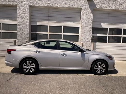 Used 2024 Nissan Altima 2.5 S FWD image 1