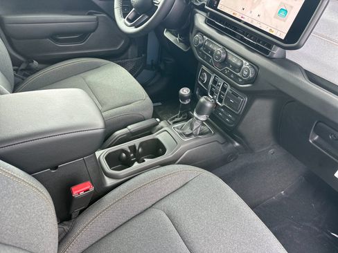 New 2026 Jeep Gladiator Sport AWD/4WD image 15