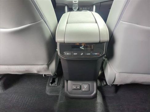 Used 2026 Toyota Highlander Limited AWD/4WD image 21