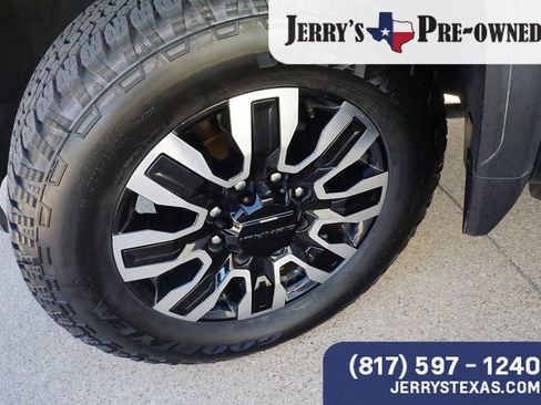 Used 2024 GMC Sierra 2500 Denali Ultimate w/ Max Trailering Package image 9