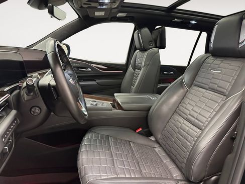 Used 2022 Cadillac Escalade Sport Platinum w/ Heavy-Duty Trailer Package AWD/4WD image 9