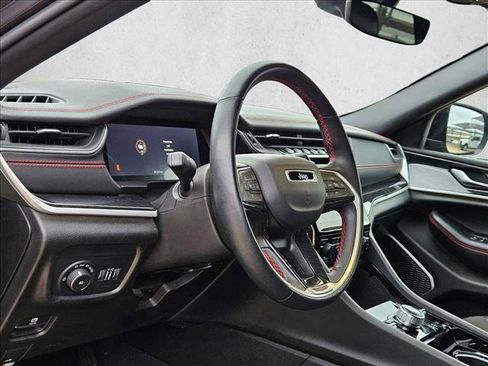 Used 2022 Jeep Grand Cherokee Trailhawk AWD/4WD image 9