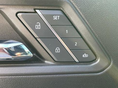 Used 2024 GMC Canyon AT4X image 17