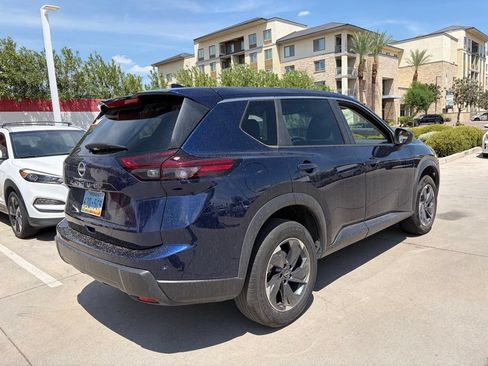 Used 2025 Nissan Rogue SV FWD image 2