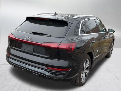 Used 2024 Audi Q8 e-tron Premium Plus image 6
