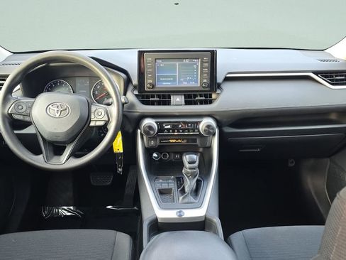 Used 2019 Toyota RAV4 LE FWD image 11