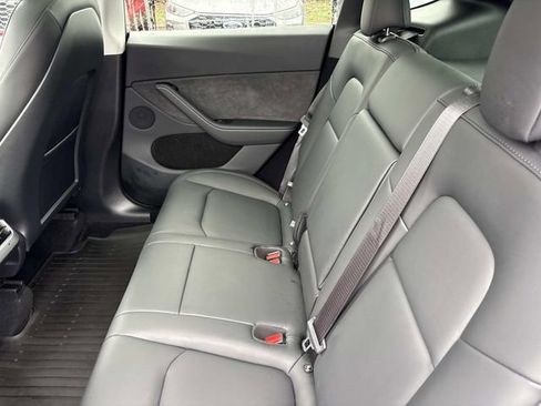Used 2025 Tesla Model Y Long Range image 18