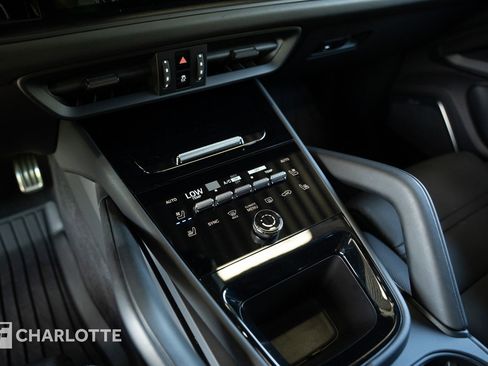 Used 2024 Porsche Cayenne Turbo GT AWD/4WD image 24