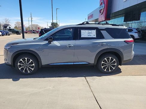 New 2026 Nissan Pathfinder Platinum w/ Cargo Package AWD/4WD image 4