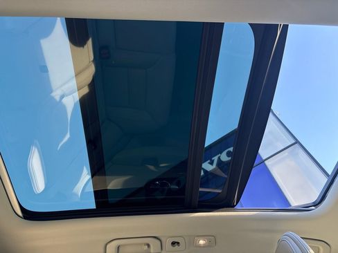 New 2026 Volvo XC60 B5 Ultra image 17