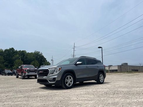 Used 2023 GMC Terrain SLE w/ Driver Convenience Package FWD image 2