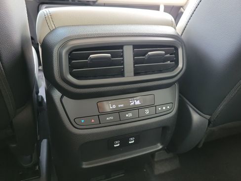 New 2026 Honda Pilot Touring image 17