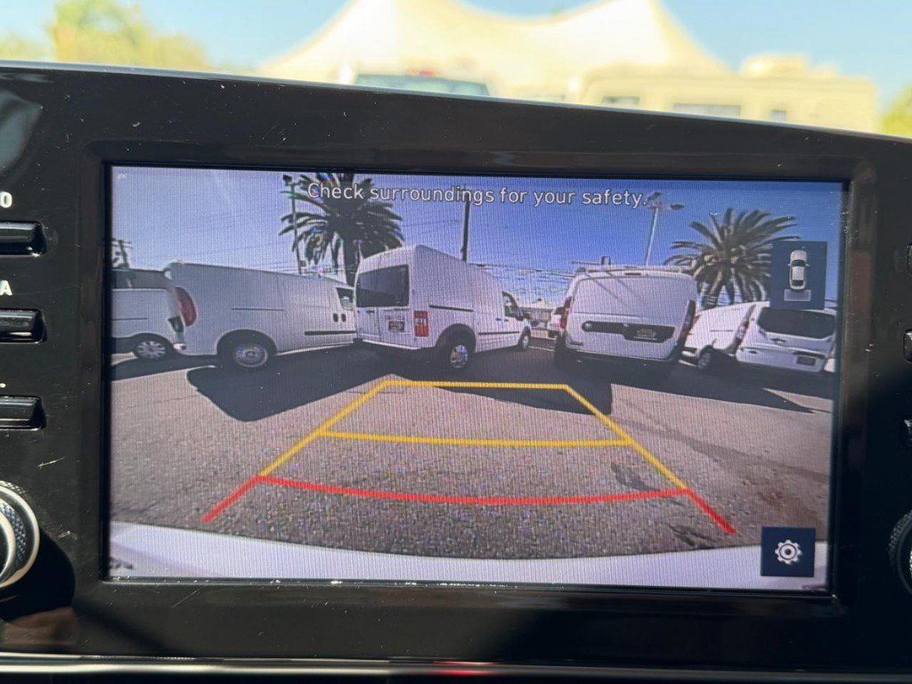 Used 2022 Hyundai Elantra SEL w/ Convenience Package FWD image 41