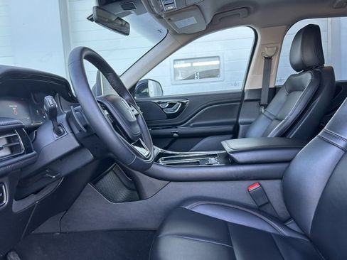 Used 2024 Lincoln Aviator Premiere w/ Elements Package image 8