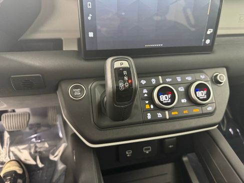 Used 2023 Land Rover Defender 130 SE image 15