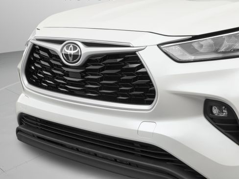 Used 2021 Toyota Highlander L FWD image 63