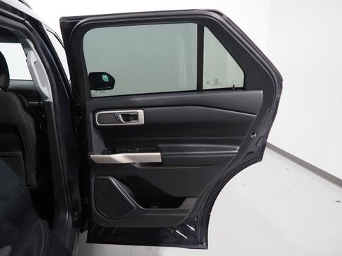 Used 2022 Ford Explorer XLT image 57