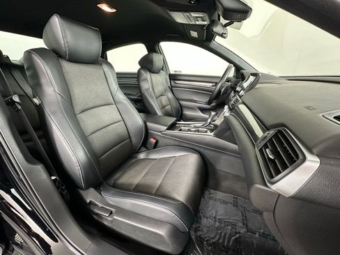 Used 2018 Honda Accord Sport image 6