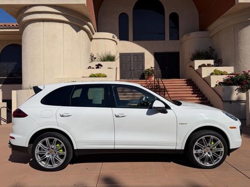 Used 2017 Porsche Cayenne S Platinum w/ Premium Package (PJW) image 8