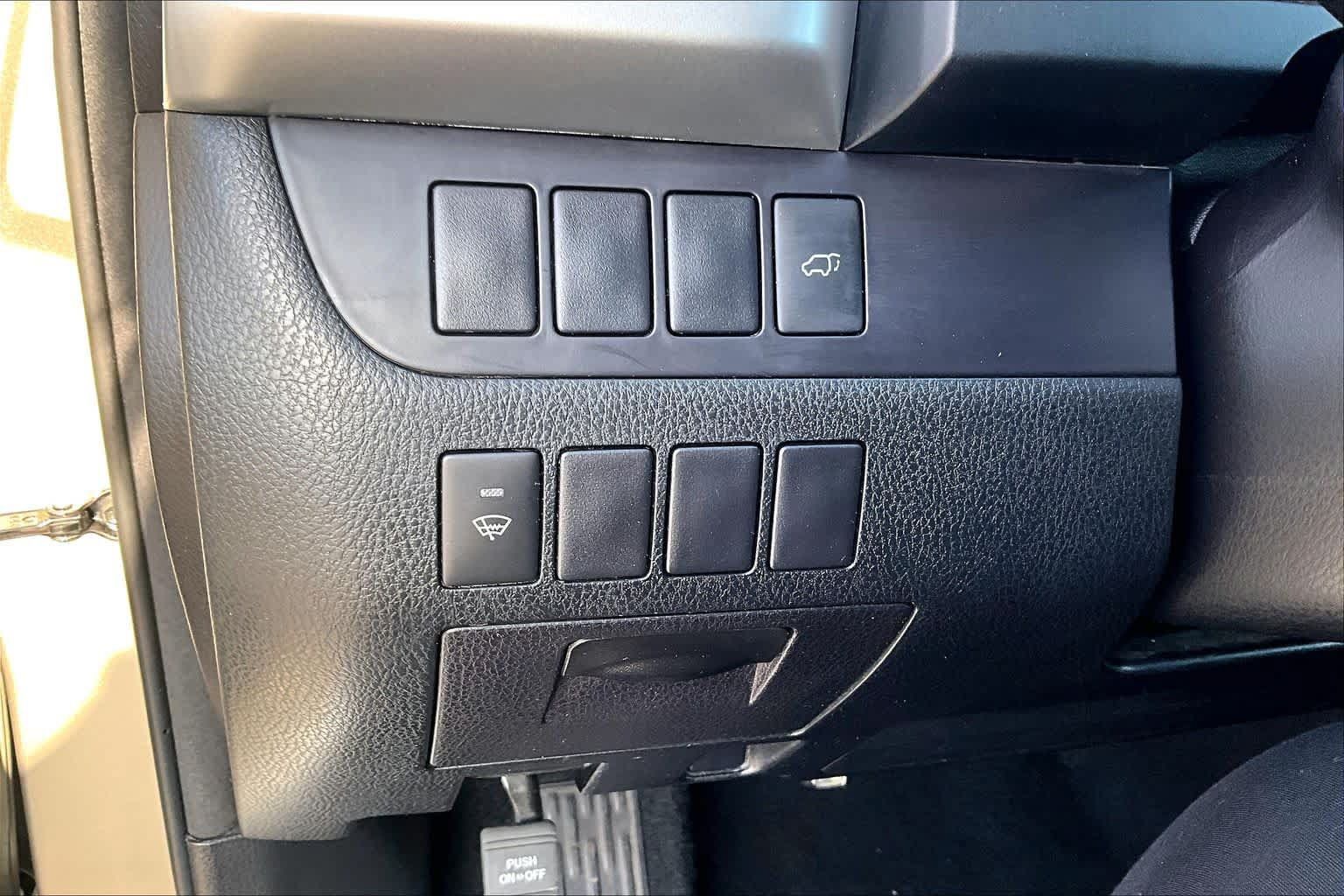 Used 2016 Toyota Highlander XLE FWD image 34