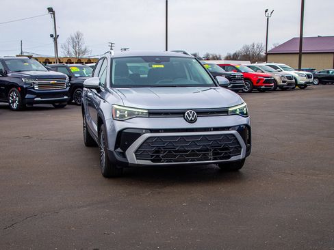 Used 2025 Volkswagen Taos SE image 10