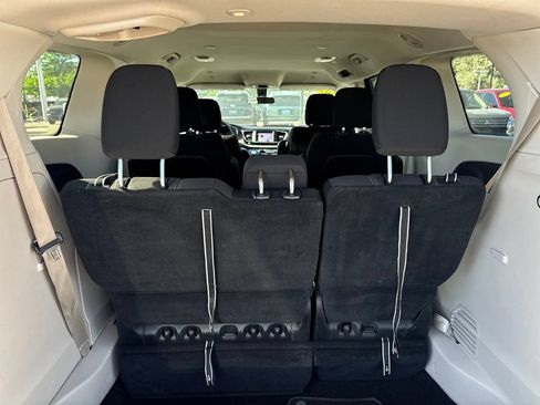 Used 2022 Chrysler Voyager LX FWD image 15