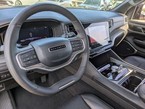 Used 2024 Jeep Wagoneer Series III image 21