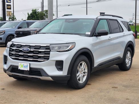 New 2026 Ford Explorer Active RWD image 2