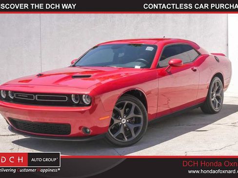 Used 2017 Dodge Challenger SXT Plus RWD image 1